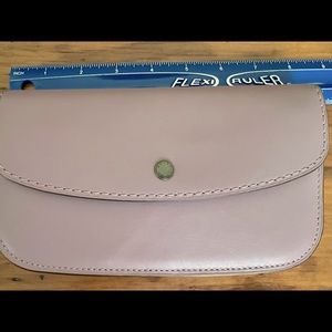 ❤️SOLD❤️NWT Coach 1941 Glovetanned Large Clutch in Jasmine - Larger Size